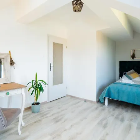 Z Balkonami, Spokojna Okolica *