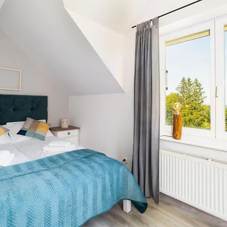 Z Balkonami, Spokojna Okolica Apartment