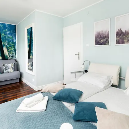 Z Balkonami, Spokojna Okolica