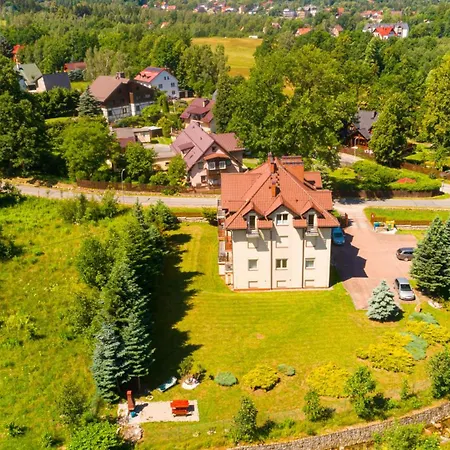 Z Balkonami, Spokojna Okolica