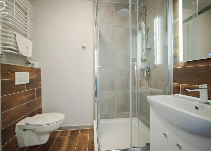 Z Balkonami, Spokojna Okolica