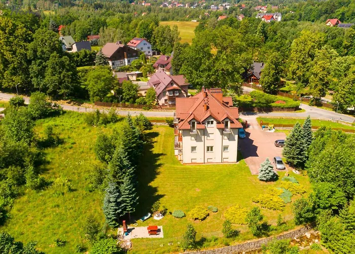 Z Balkonami, Spokojna Okolica